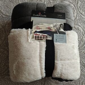 Cuddl Duds Plush Gray and Cream Throw